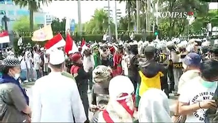 Polisi Bubarkan Aksi Massa 1812 di Patung Kuda
