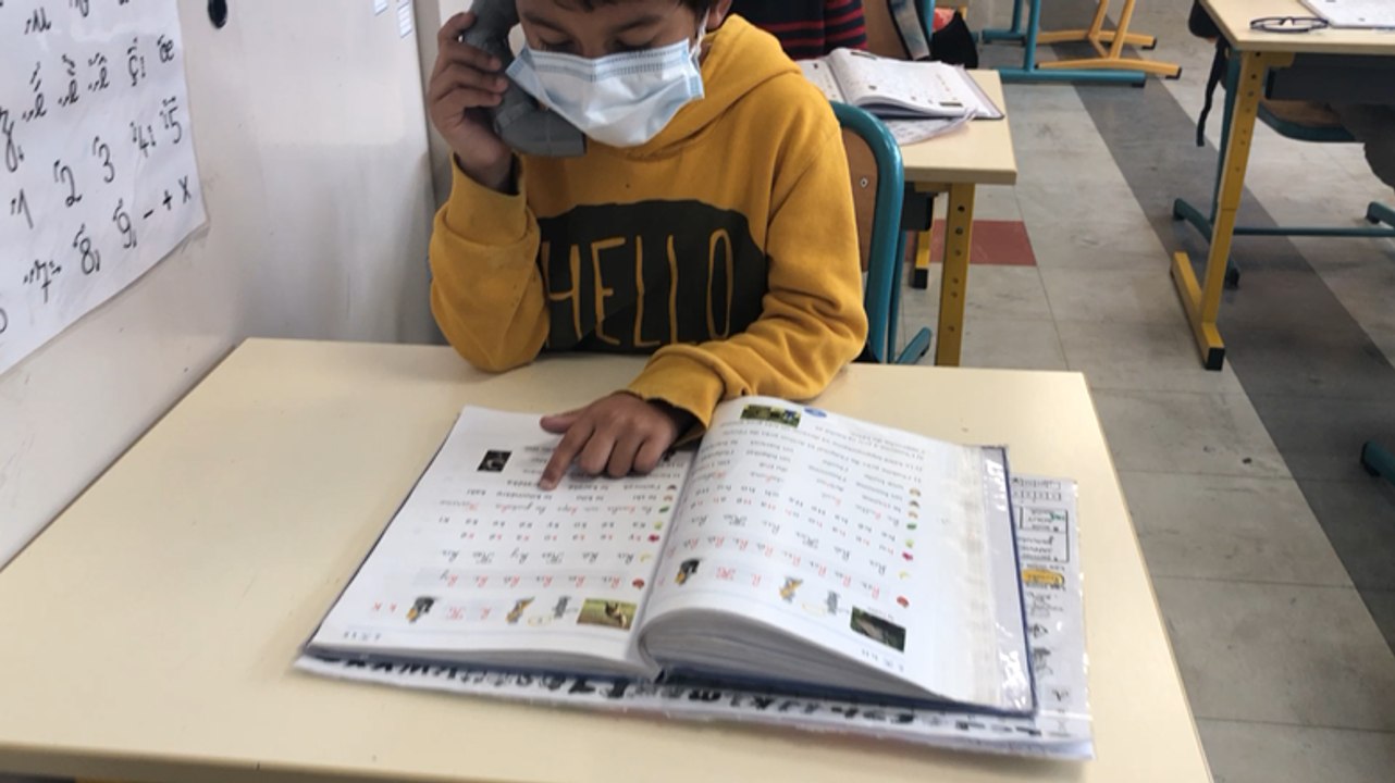 Un «  chuchoteur » pour apprendre à lire malgré le masque