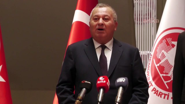 Cemal Enginyurt Demokrat Parti rozetini taktı Demokrat Parti'de ihale bekleyenler, avanta peşinde koşanlar yok
