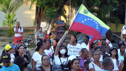 "¡Justicia!": protestan en pueblo costero la muerte de migrantes venezolanos en naufragio
