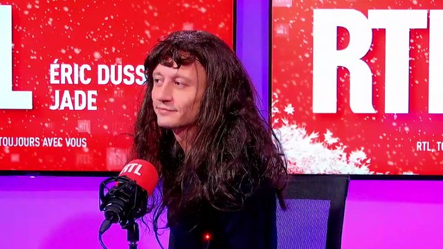 Muriel Robin s'arrache les cheveux avec Jade et Eric Dussart dans On Refait La Télé