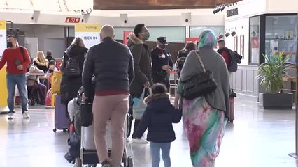 Uno de cada tres viajeros del aeropuerto de Bilbao quiere volar sin justificante