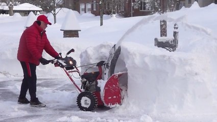 Snowed-in neighbors get help after nor'easter
