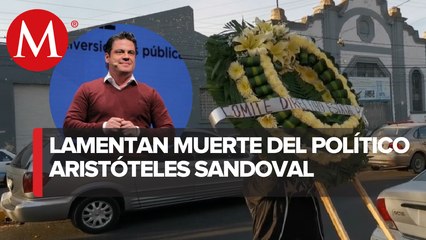 Colocan corona de flores y un moño negro en PRI Jalisco
