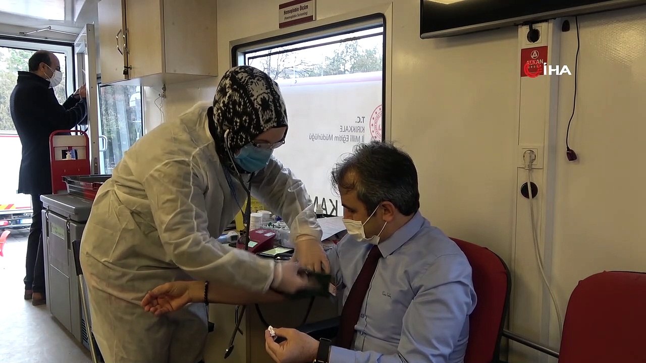 - Kan stokları azalan Kızılay’a, eğitim camiasından kan bağışı