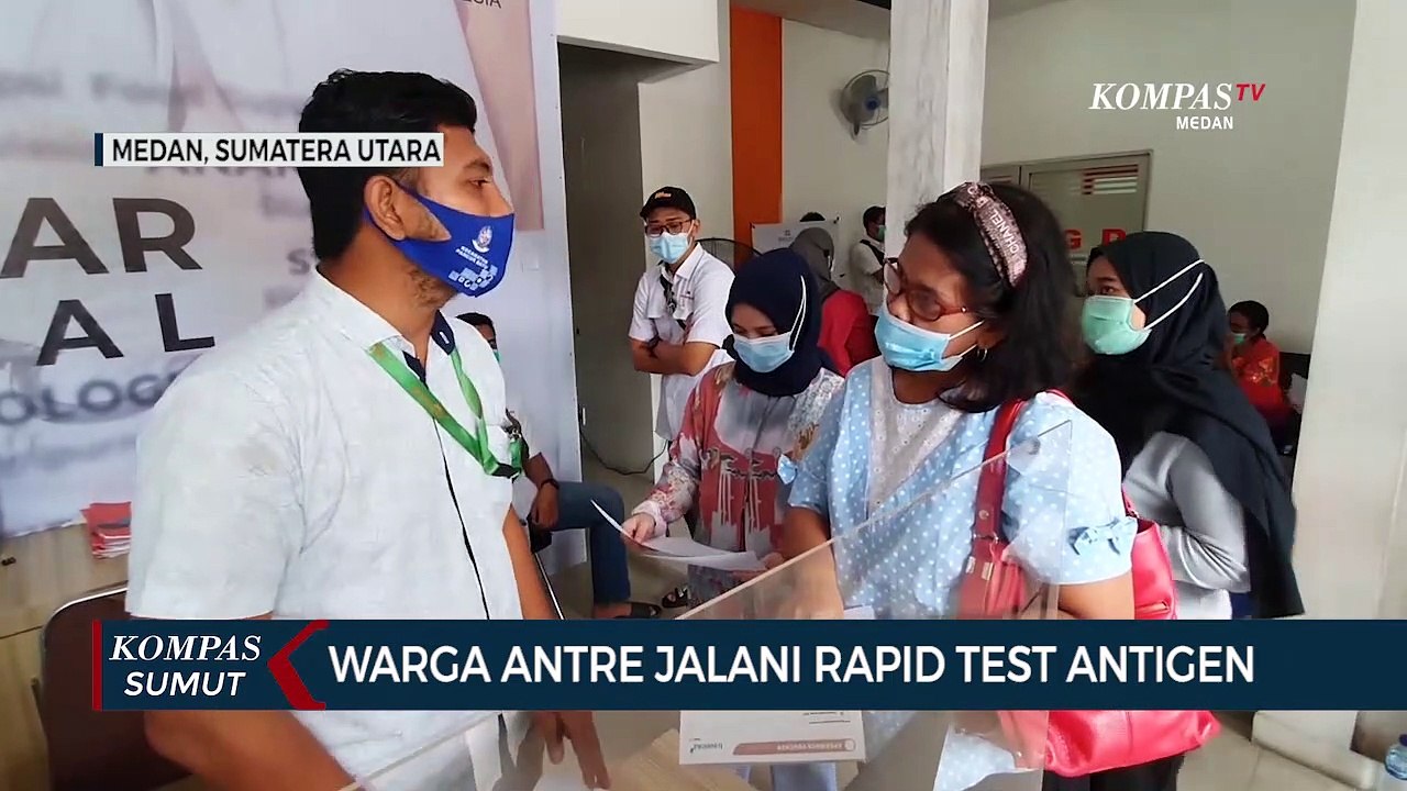 Warga Antre Jalani Rapid Test Antigen