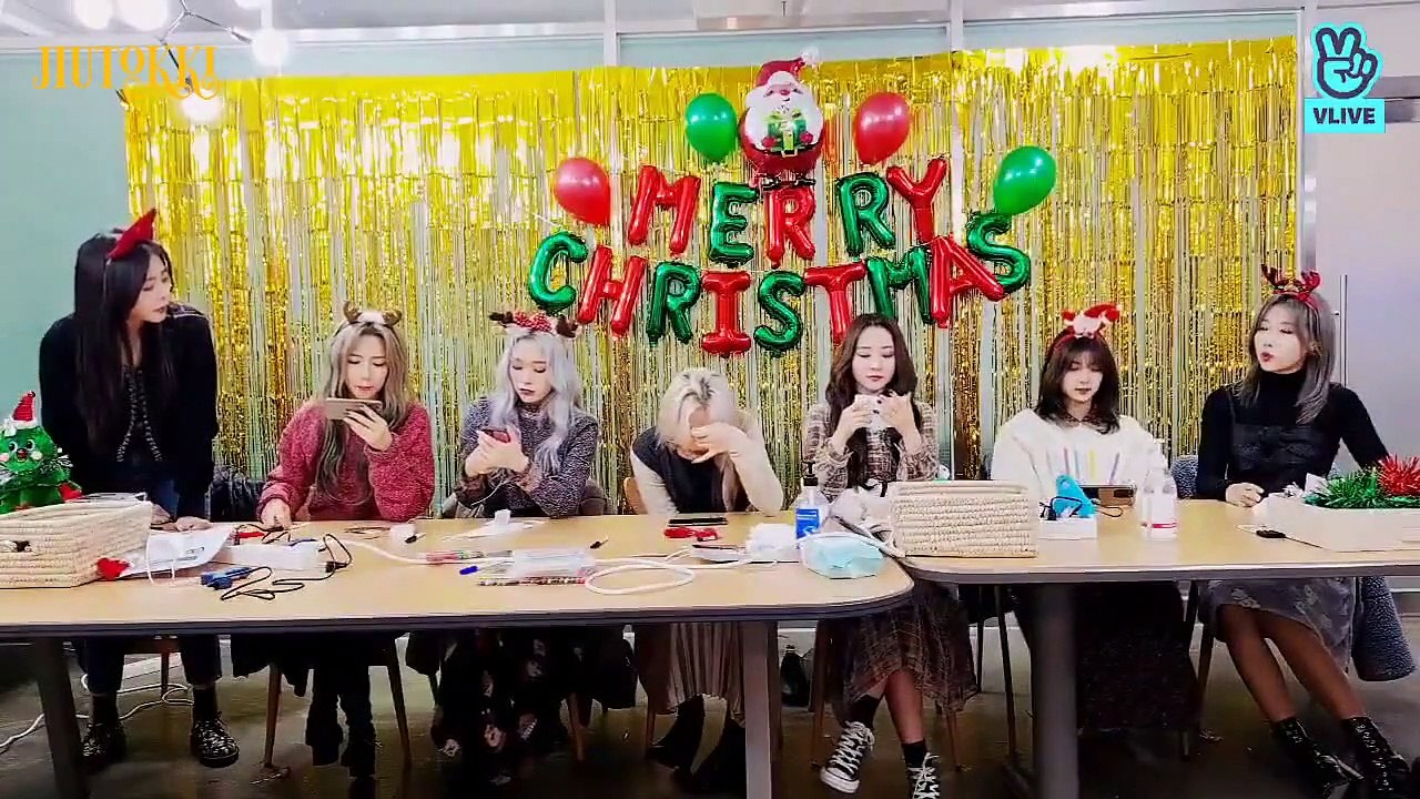 [VIETSUB] Nếu JIU là đàn ông, JIU sẽ hẹn hò với ai trong Giáng sinh?