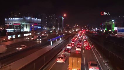 Pazartesi sabahı 05.00’e kadar sürecek sokağa çıkma kısıtlaması başladı