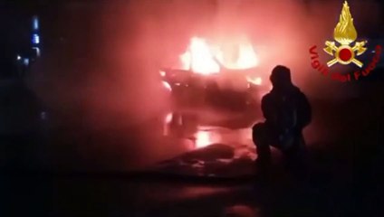 Bergamo - Auto in fiamme a Grumello del Piano (18.12.20)
