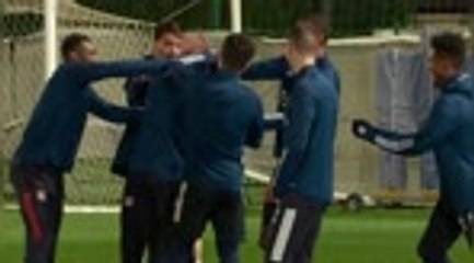 OL - Distribution de pichenettes à l'entraînement, Kadewere bien chahuté