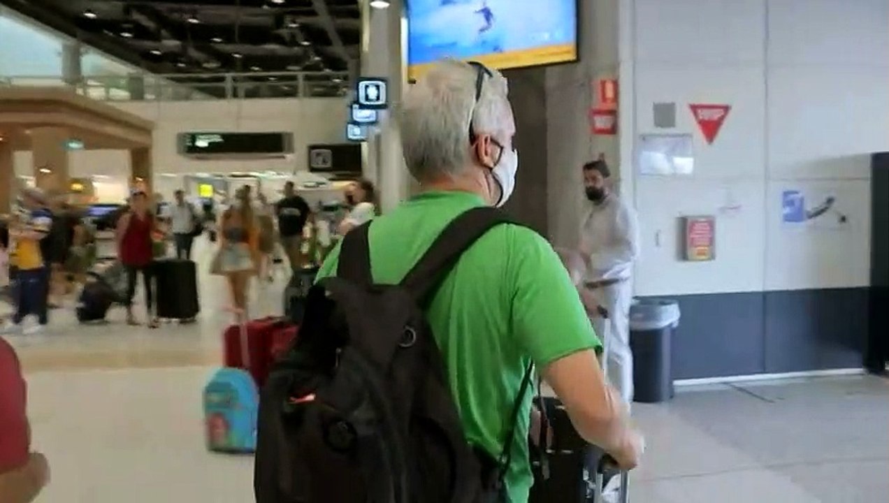 Northern Beaches arrivals into Queensland enter hotel quarantine