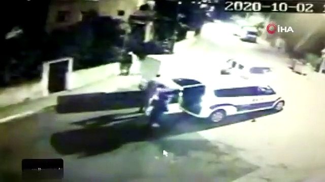 Oto faresi kaçamadı... Polis oto hırsızının önünü böyle keserek durdurdu