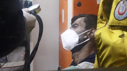 Alevlerden kurtulmak için duşa girip, kendini ıslattı