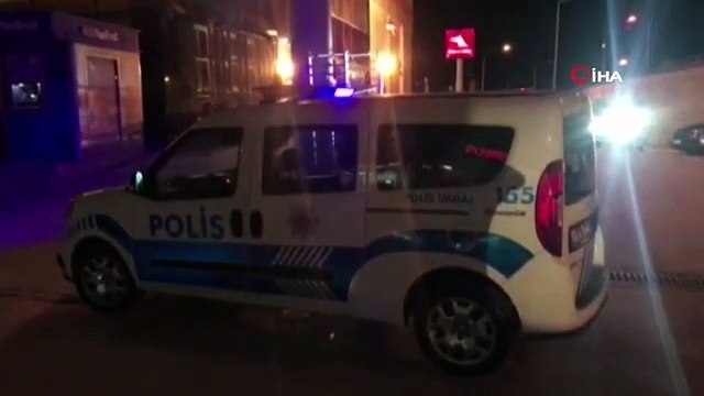 ATM'ye yerleştirilen kameralı kopyalama aparatını vatandaşın dikkati ortaya çıkardı