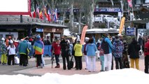 Juanma Moreno visita la estación de esquí de Sierra Nevada