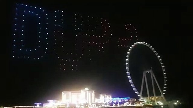 مهرجان دبي للتسوق عرض يومي لطائرات بدون طيار مع الإضاءة