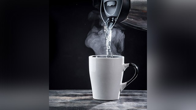 गर्म पानी पीने से क्या होता है | Garam pani peene se kya hota hai | Boldsky