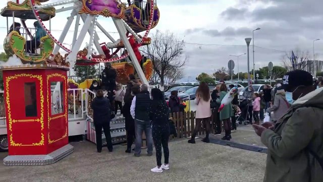 Martigues : la grande roue de 7 mètres anime Jonquières