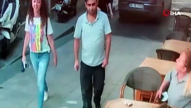 Genç kız Taksim’in göbeğinde şoku yaşadı