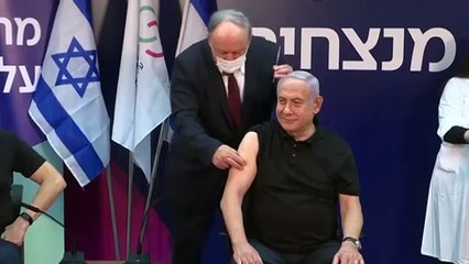 Covid-19: il premier israeliano Benjamin Netanyahu si è vaccinato in diretta tv