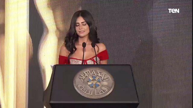 شاهد لحظة تكريم المطرب الوليد الحلاني نجل الفنان عاصي الحلاني في مهرجان نجم العرب 2020