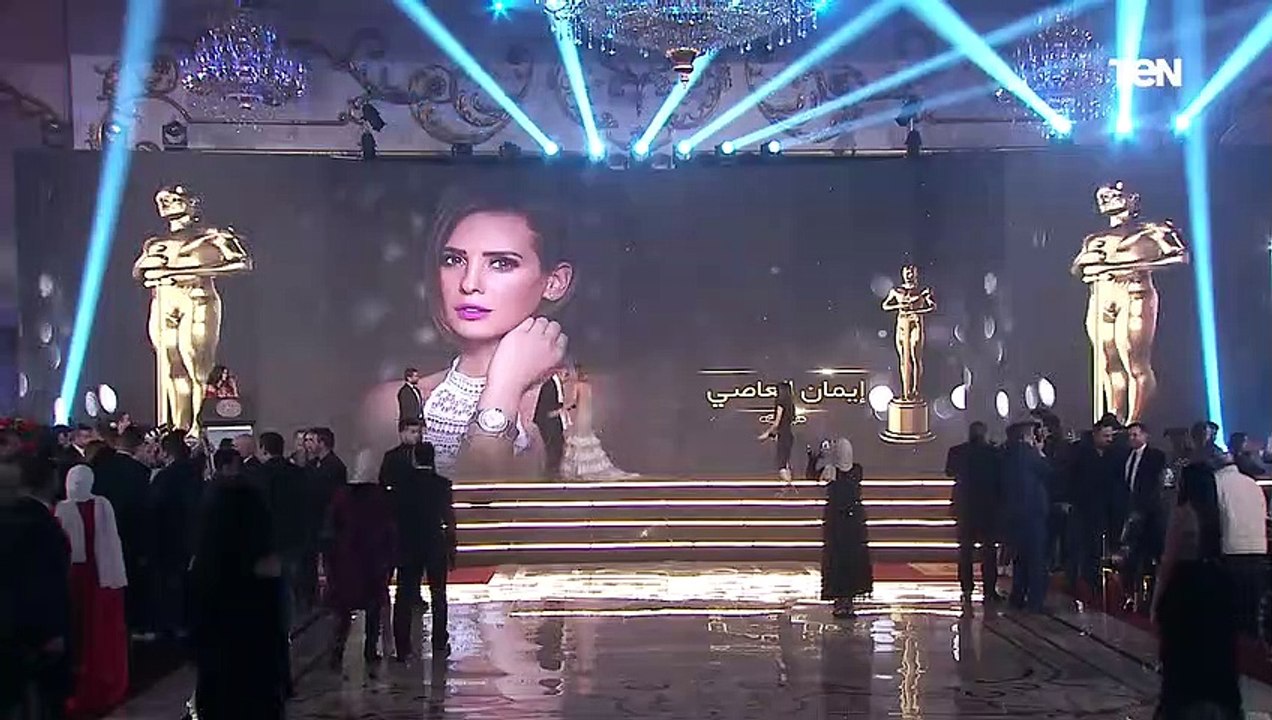 لحظة تكريم الفنانة "إيمان العاصي" من مهرجان "نجم العرب" 2020