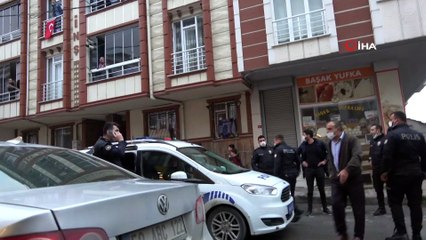 İki aile arasında çıkan yumruklu kavga kamerada