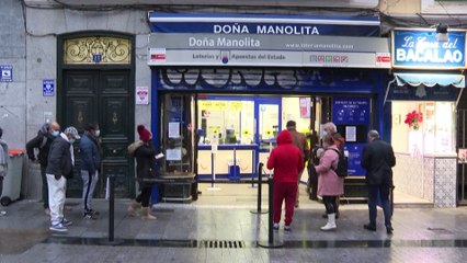 Spagna, tutti in fila per il biglietto vincente della lotteria 'El Gordo'