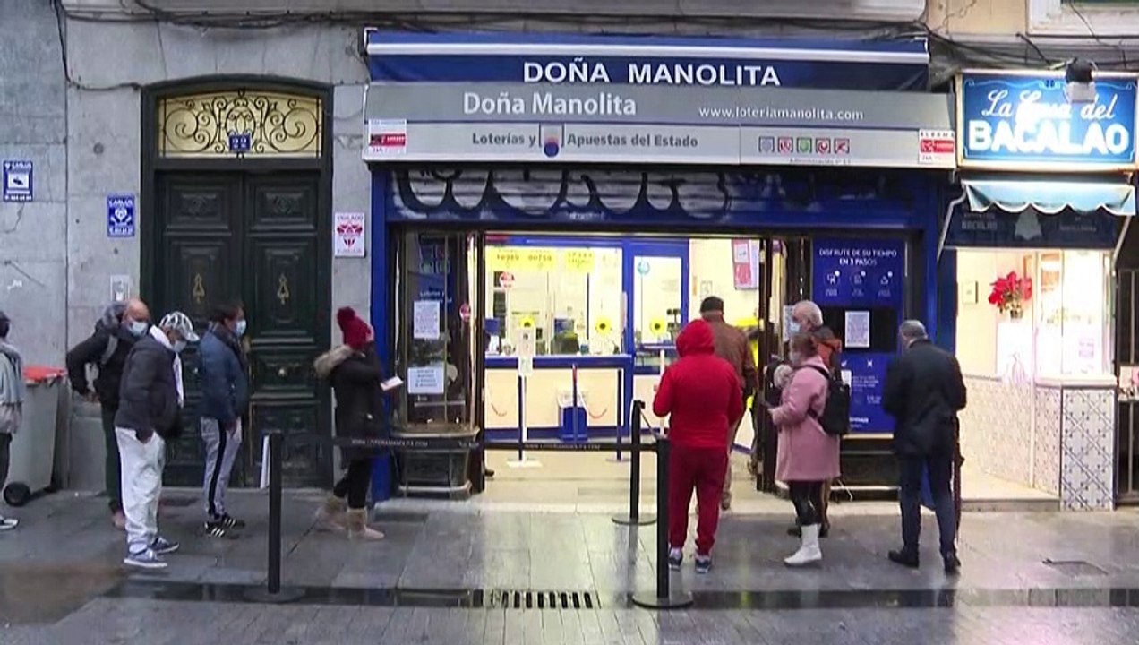 Bringt 2020 Glück? Spanier stehen Schlange für das große Los