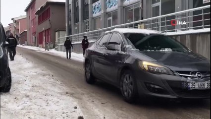 Sarıkamış’ta kar yağışı beraberinde kaza getirdi