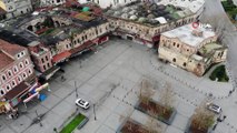 Kısıtlamanın üçüncü haftasında Eminönü Meydanı sessizliğe büründü