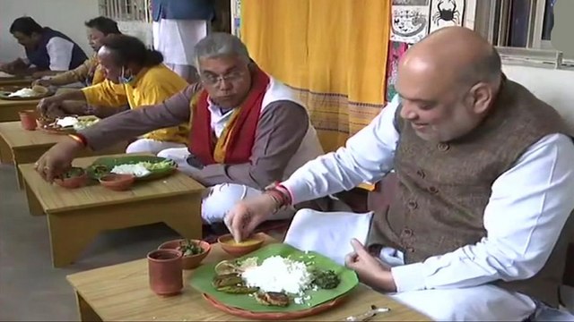 Amit Shah eats lunch at Bengali folk singer's house