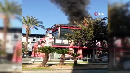 Kapalı lokantanın çatısından yükselen alevler itfaiyeyi alarma geçirdi