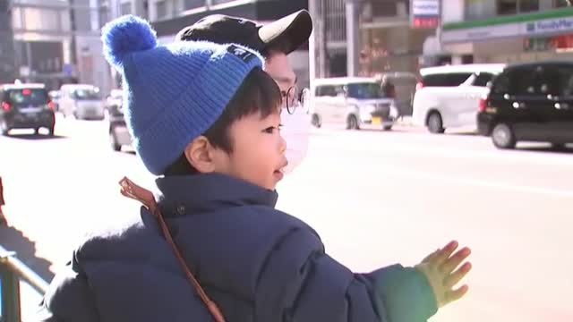 Papá Noel desfila en Tokio montado en una Harley-Davidson contra el abuso infantil