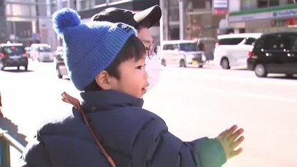 Papá Noel desfila en Tokio montado en una Harley-Davidson contra el abuso infantil