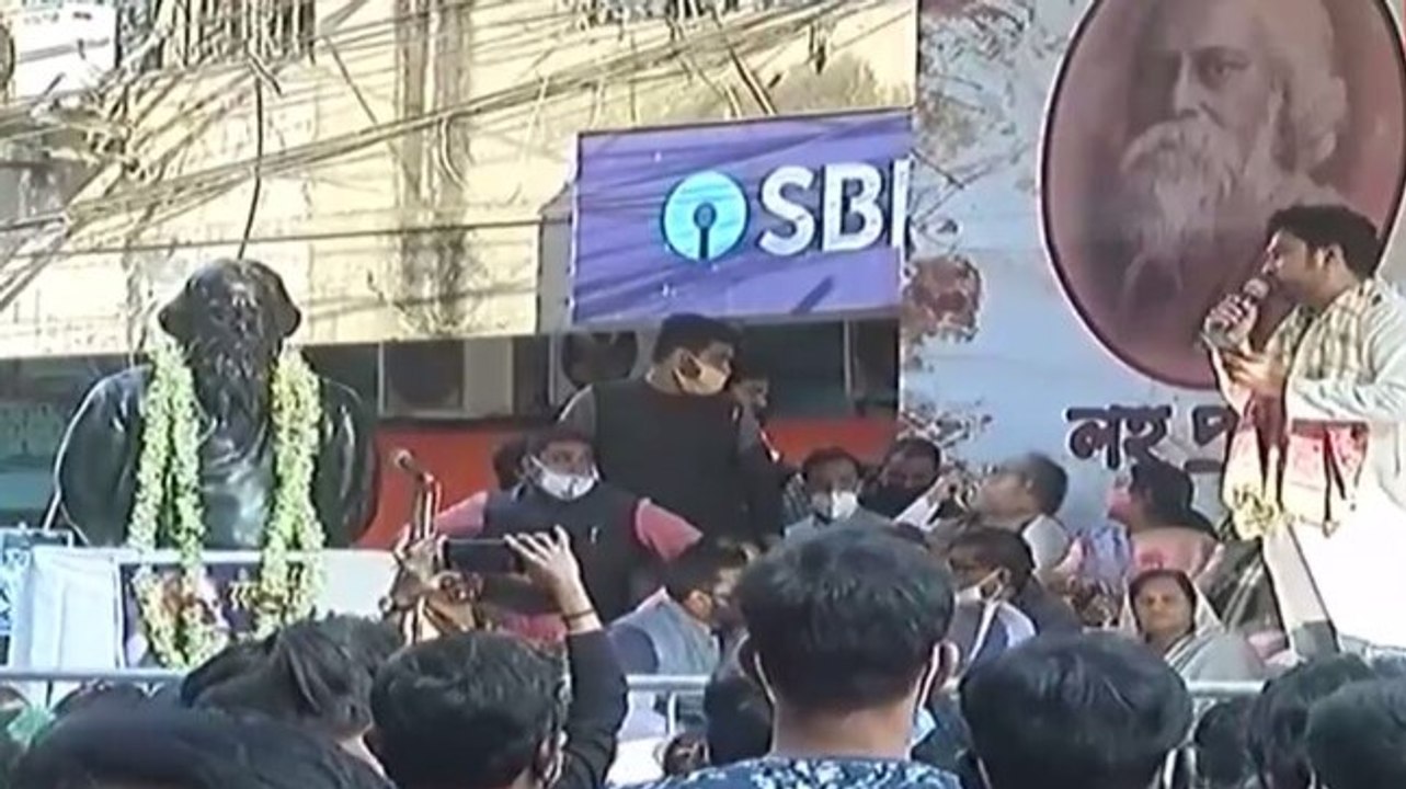 Kolkata: TMC stages protest against BJP for placing Amit Shah's photo above Tagore