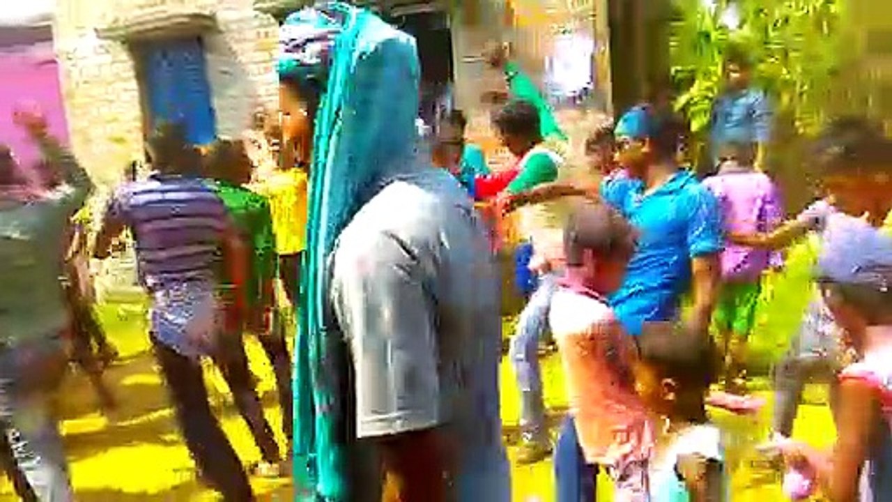 holi daance