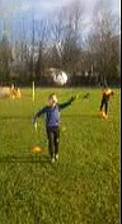 JONGLE DE JEUNES JOUEURS