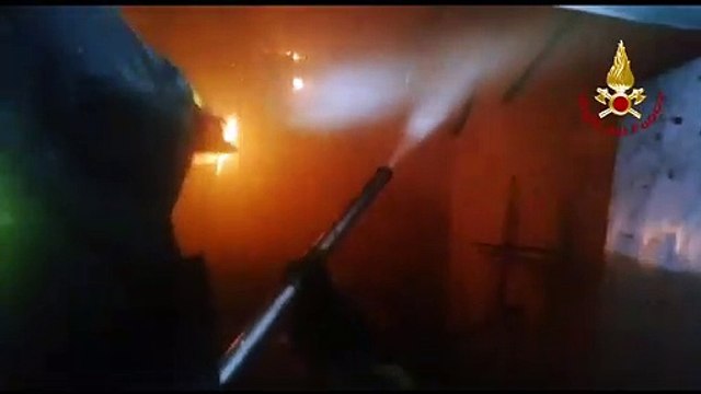 Genova - Incendio al Santuario Madonna delle Grazie crolla tetto (20.12.20)
