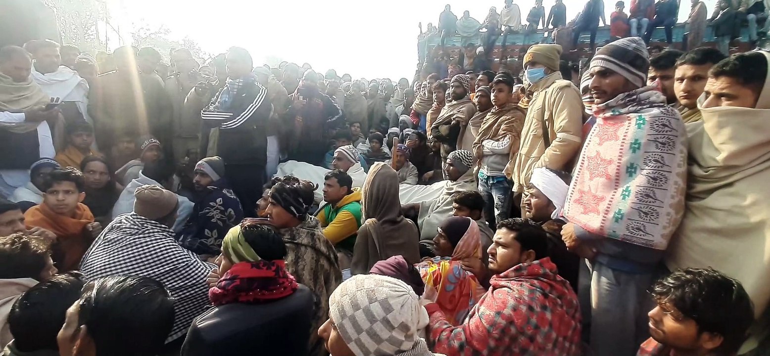 दोहरा हत्याकांड, आरोपियों की गिरफ्तारी के लिए परिजनों ने शव हाईवे पर रखकर लगाया जाम
