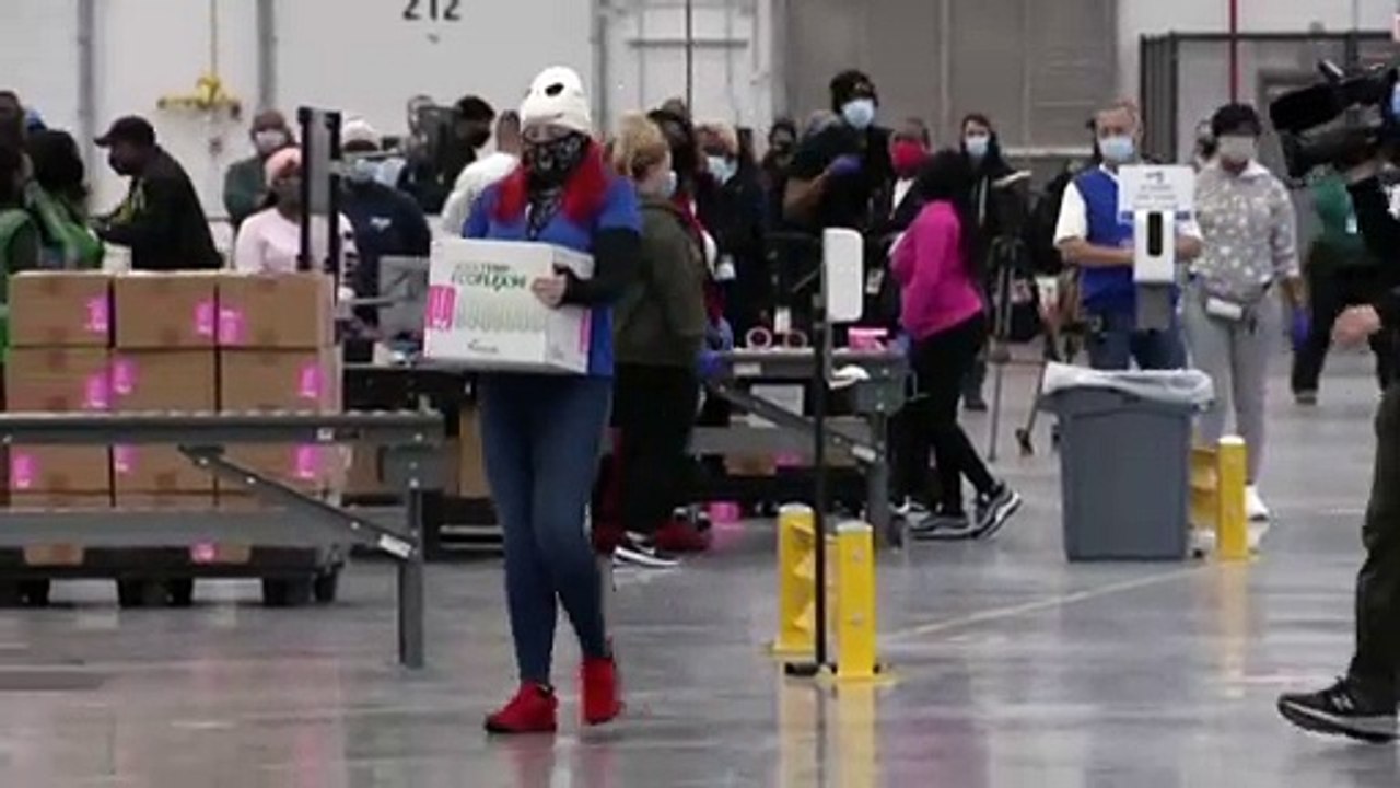 Vaccino di Moderna: si lavora di domenica per la consegna negli Usa