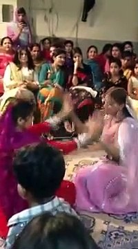 Parsesi_dhola_Multan_jhomar wedding desi girl dance dhol bhangra