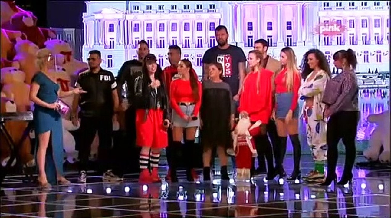 Četvrta grupa izvodi pesmu "Deda Mraz"/plus Komentari