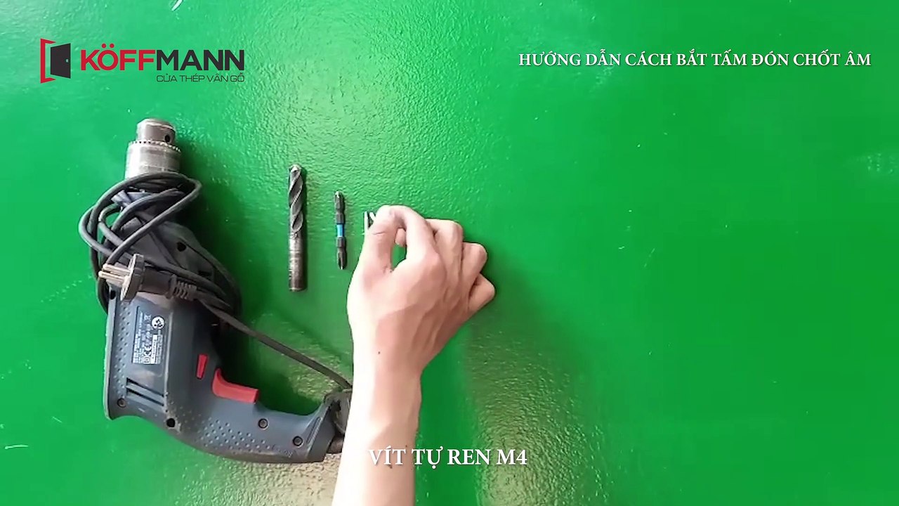 Hướng dẫn bật chốt âm đúng cách chi tiết - Cửa thép vân gỗ Koffmann