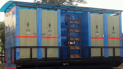 5 लाख का चलित शौचालय बड़नगर पहुंचा