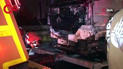 TEM Otoyolu'nda TIR devrildi; 1 yaralı