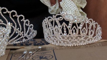 Storage Wars: Expensive Pageant Crowns