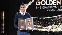 Ronaldo Terima Penghargaan Golden Foot