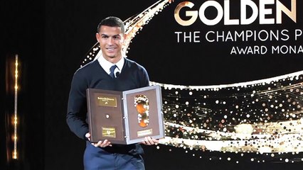 Ronaldo Terima Penghargaan Golden Foot