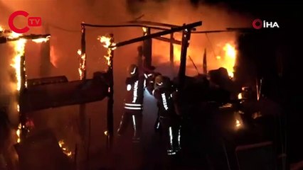 Arnavutköy'de gecekondu alev alev yandı